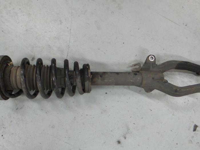 Front shock absorber rod, right from a Alfa Romeo 159 Sportwagon (939BX) 2.0 JTDm 170 16V 2011