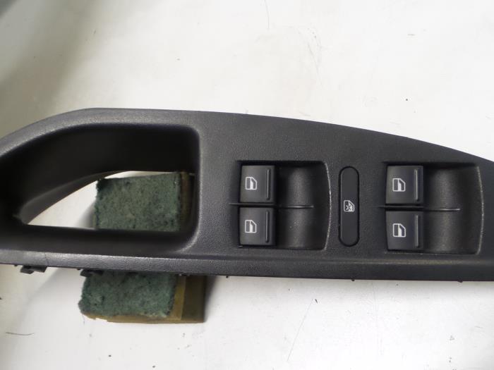 Usados Interruptor combinado de ventanillas Seat Altea XL (5P5) 2.0 TDI 16V FR Freetrack 4WD Precio € 30,00 Norma de margen ofrecido por A.T.S. van de Wiel