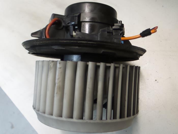 Motor de ventilador de calefactor de un Alfa Romeo 147 (937) 1.9 JTD 115 2005