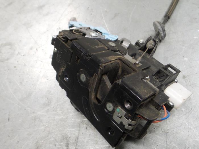 Central locking motor from a Volkswagen Caddy 2010
