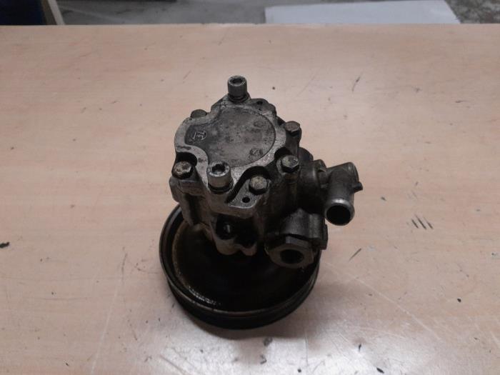 Usagé Pompe de direction Alfa Romeo 166 2.4 JTD Prix € 45,00 Règlement à la marge proposé par A.T.S. van de Wiel