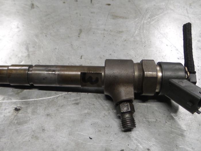 Usagé Injecteur (diesel) Alfa Romeo 156 Prix € 65,00 Règlement à la marge proposé par A.T.S. van de Wiel