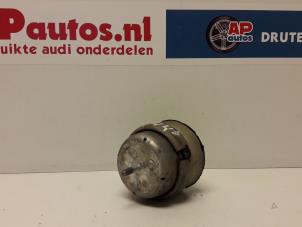 Usagé Support moteur Audi A4 (B6) 2.0 20V Prix € 35,00 Règlement à la marge proposé par AP Autos