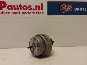 Usagé Support moteur Audi A4 (B6) 2.0 20V Prix € 35,00 Règlement à la marge proposé par AP Autos