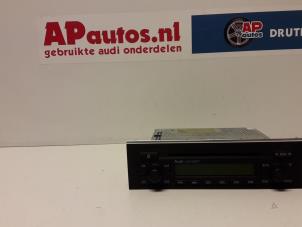 Usados Reproductor de CD y radio Audi A4 (B7) 2.0 TDI 16V Precio € 49,00 Norma de margen ofrecido por AP Autos