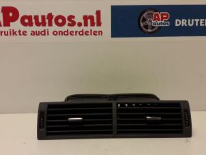 Usados Rejilla de aire de salpicadero Audi A4 (B7) 2.0 TDI 16V Precio € 19,99 Norma de margen ofrecido por AP Autos