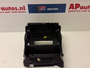 Używane Wspornik (rózne) Audi A4 (B7) 2.0 TDI 16V Cena € 20,00 Procedura marży oferowane przez AP Autos