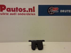 Używane Mechanizm zamka tylnej klapy Audi A4 (B5) 1.8 20V Cena € 14,99 Procedura marży oferowane przez AP Autos