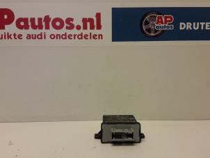 Usagé Ordinateur éclairage Audi A6 Quattro (C6) 3.0 TDI V6 24V Prix € 24,99 Règlement à la marge proposé par AP Autos