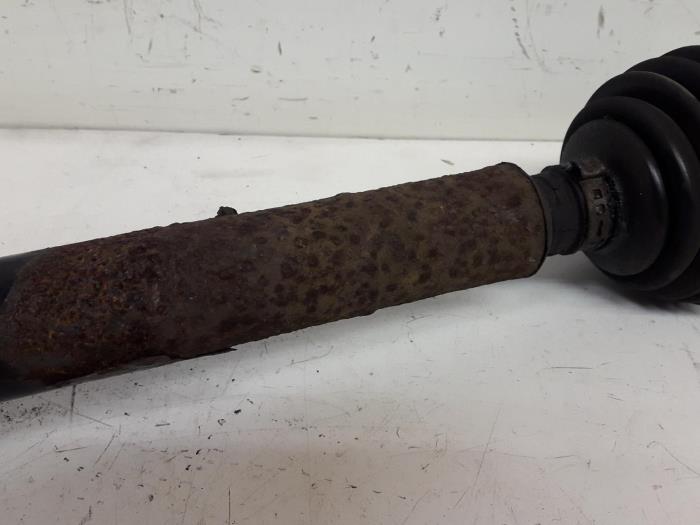 Front drive shaft, right from a Audi A2 (8Z0) 1.4 16V 2002