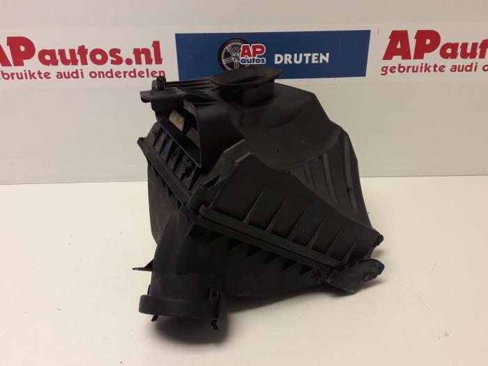 Begagnade Luftfilterhus Audi A4 Cabrio (B7) 3.0 V6 30V Pris € 19,99 Marginaltabell erbjuds av AP Auto's