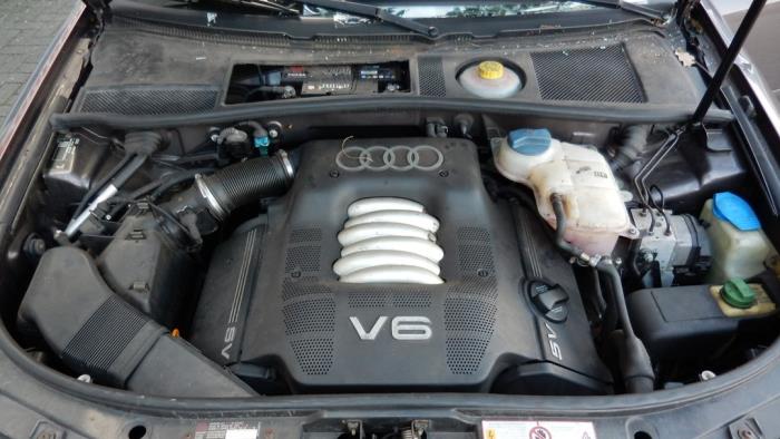 Caja de cambios de un Audi A6 (C5) 2.4 V6 30V 1998