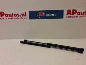 Used Set of bonnet gas struts Audi Q7 (4LB) 3.0 TDI V6 24V Price € 25,00 Margin scheme offered by AP Autos