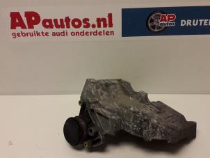 Usados Soporte de bomba de aire acondicionado Audi A6 Avant (C5) 1.9 TDI 130 Precio € 34,99 Norma de margen ofrecido por AP Autos