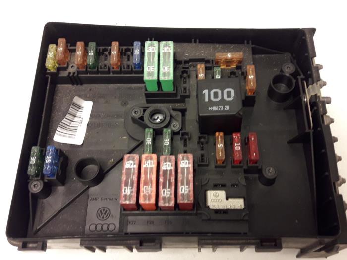 Fuse box from a Audi A3 (8P1) 2.0 TDI 16V 2007