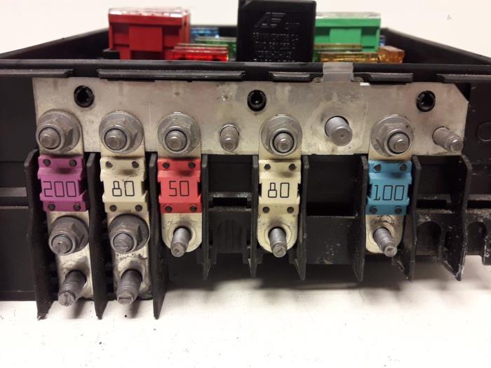 Fuse box from a Audi A3 (8P1) 2.0 TDI 16V 2007