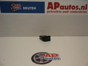 Usagé Commutateur chauffage vitre arrière Audi A3 (8L1) 1.8 20V Prix € 20,00 Règlement à la marge proposé par AP Autos