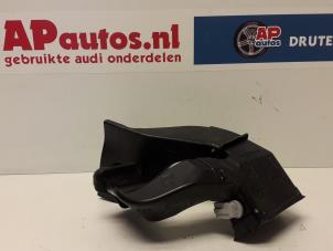 Gebrauchte Luft Leitung Audi Q7 (4LB) 4.2 FSI V8 32V Preis € 15,00 Margenregelung angeboten von AP Autos