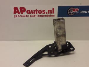 Used Front bumper bracket, right Audi A6 (C6) 2.0 TDI 16V Price € 19,99 Margin scheme offered by AP Autos