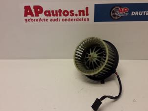 Używane Silnik wentylatora nagrzewnicy Audi 80 (B4) 2.0 E Cena € 19,99 Procedura marży oferowane przez AP Autos