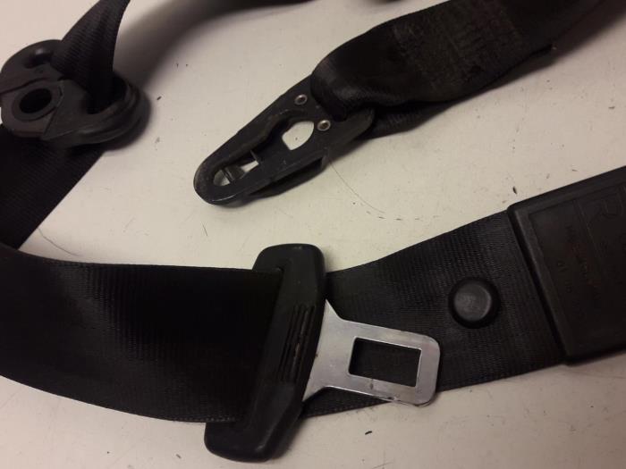 Front seatbelt, right from a Audi A4 (B6) 2.0 20V 2001