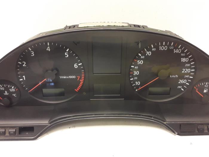 Cuentakilómetros de un Audi A8 (D2) 4.2 V8 40V Quattro 1999