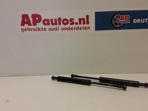 Używane Zestaw amortyzatorów gazowych tylnej klapy Audi 80 (B3) 1.8 Cena € 9,99 Procedura marży oferowane przez AP Autos