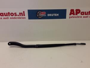 Used Front wiper arm Audi A8 (D2) 3.7 V8 40V Quattro Price € 9,99 Margin scheme offered by AP Autos