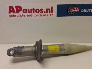 Gebrauchte Stoßstangenstütze links vorne Audi A8 (D2) 3.7 V8 40V Quattro Preis € 19,99 Margenregelung angeboten von AP Autos