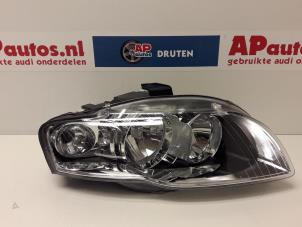 Nowe Reflektor prawy Audi A4 (B7) 1.6 Cena € 90,74 Z VAT oferowane przez AP Autos
