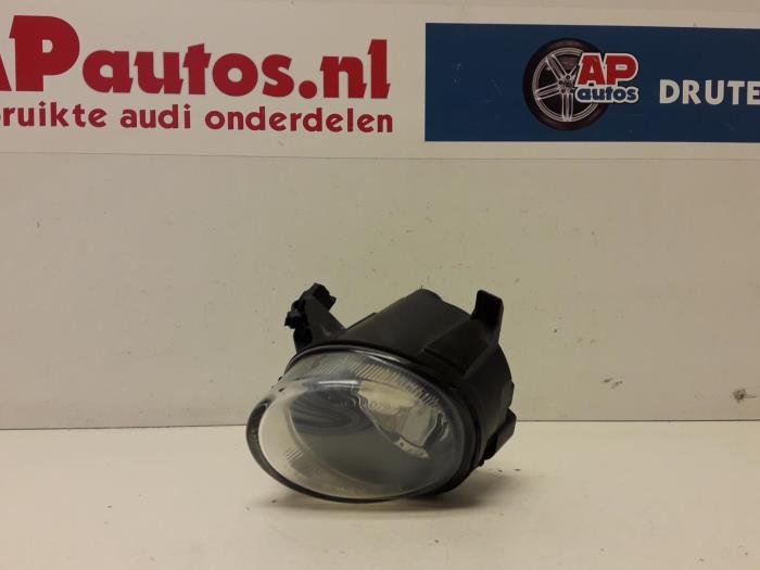 Anti brouillard gauche d'un Audi A1 (8X1/8XK) 1.6 TDI 16V 2014