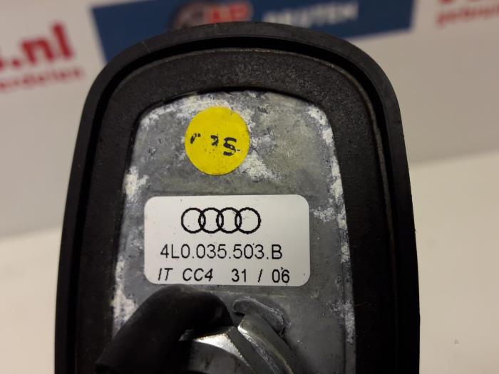 Antenna from a Audi Q7 (4LB) 3.0 TDI V6 24V 2006