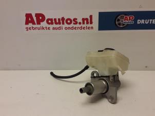 Usagé Cylindre de frein principal Audi A5 Quattro (B8C/S) 3.0 TDI V6 24V Prix € 14,99 Règlement à la marge proposé par AP Autos