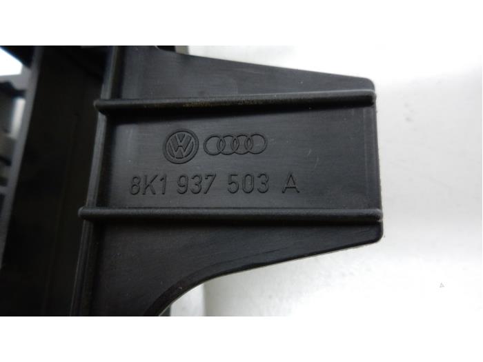 Relay holder from a Audi A5 Quattro (B8C/S) 3.0 TDI V6 24V 2007