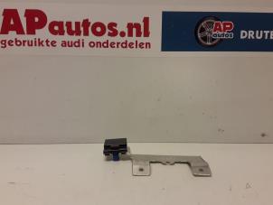 Używane Antena GPS Audi A1 (8X1/8XK) 1.6 TDI 16V Cena € 25,00 Procedura marży oferowane przez AP Autos