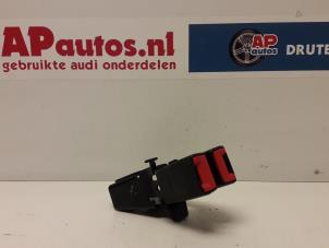 Used Rear seatbelt buckle, centre Audi Q7 (4LB) 3.0 TDI V6 24V Price € 19,99 Margin scheme offered by AP Autos