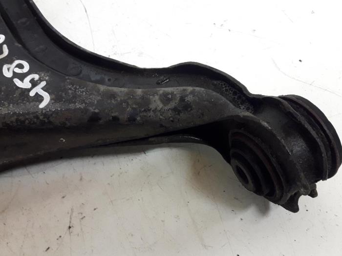 Front wishbone, left from a Audi 80 (B4) 2.0 E 1993