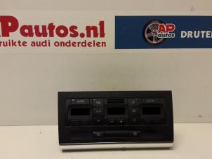 Usagé Panneau climatronic Audi A4 (B7) 2.0 TFSI 20V Prix € 50,00 Règlement à la marge proposé par AP Autos