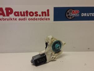 Usados Motor de ventanilla de puerta Audi A4 Avant (B8) 1.8 TFSI 16V Precio € 14,99 Norma de margen ofrecido por AP Autos