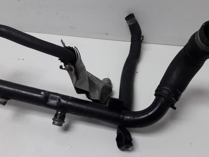 Water pipe from a Audi A4 Cabrio (B7) 1.8 T 20V 2006