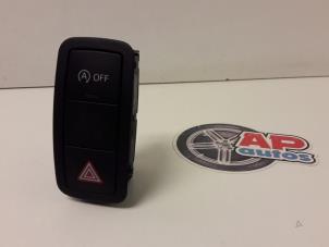 Usagé Bouton de warning Audi A1 (8X1/8XK) 1.6 TDI 16V Prix € 14,99 Règlement à la marge proposé par AP Autos