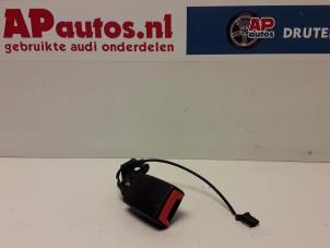 Używane Wtyk pasa bezpieczenstwa prawy tyl Audi A1 (8X1/8XK) 1.6 TDI 16V Cena € 17,50 Procedura marży oferowane przez AP Autos