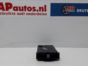 Usados Soporte de tazas Audi A3 Sportback (8PA) 2.0 TDI 16V Precio € 35,00 Norma de margen ofrecido por AP Autos