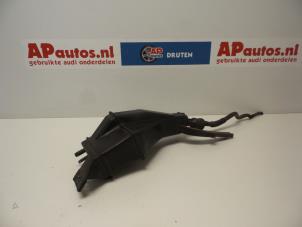 Usados Filtro de carbón Audi RS 4 Avant (B5) 2.7 30V Biturbo Precio € 20,00 Norma de margen ofrecido por AP Autos