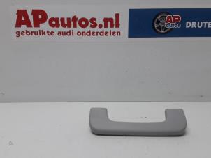 Usagé Poignée Audi A6 Avant Quattro (C6) 3.0 TDI V6 24V Prix € 10,00 Règlement à la marge proposé par AP Autos