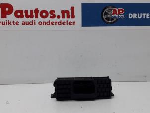 Usados Ordenadores de abordo Audi A6 Avant Quattro (C6) 3.0 TDI V6 24V Precio € 35,00 Norma de margen ofrecido por AP Autos