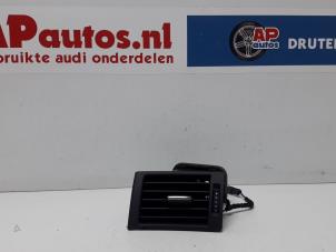 Usados Rejilla de aire de salpicadero Audi A4 (B7) 2.0 TDI 16V Precio € 19,99 Norma de margen ofrecido por AP Autos
