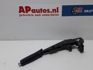 Używane Dzwignia hamulca postojowego Audi A4 Avant (B5) 2.4 30V Cena € 35,00 Procedura marży oferowane przez AP Autos