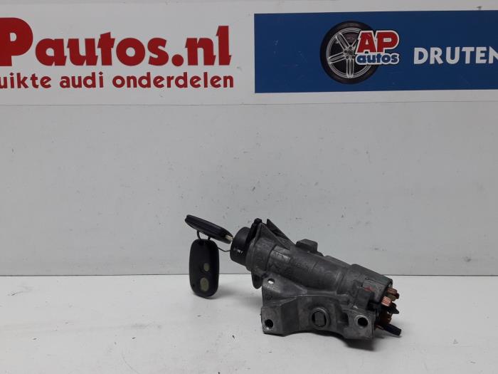 Używane Stacyjka + Kluczyk Audi A6 (C5) 2.4 V6 30V Cena € 19,99 Procedura marży oferowane przez AP Auto's