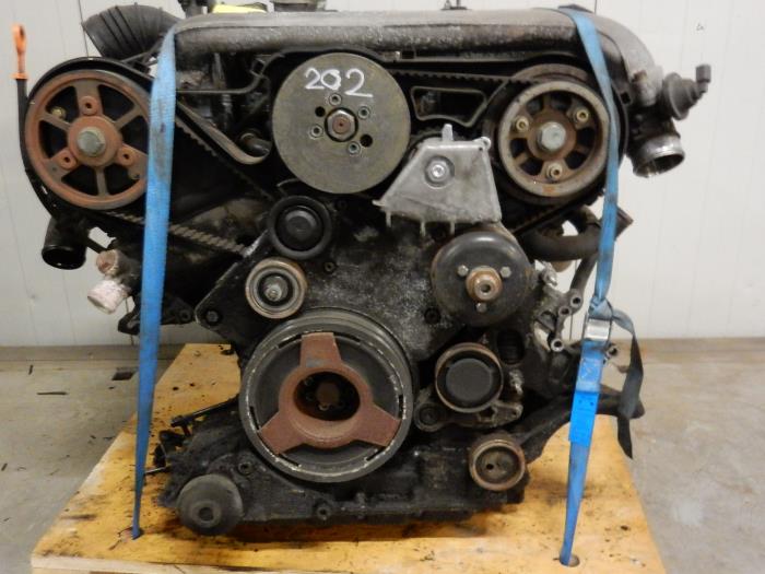 Engine from a Audi A4 Avant (B5) 2.5 TDI V6 24V 1998